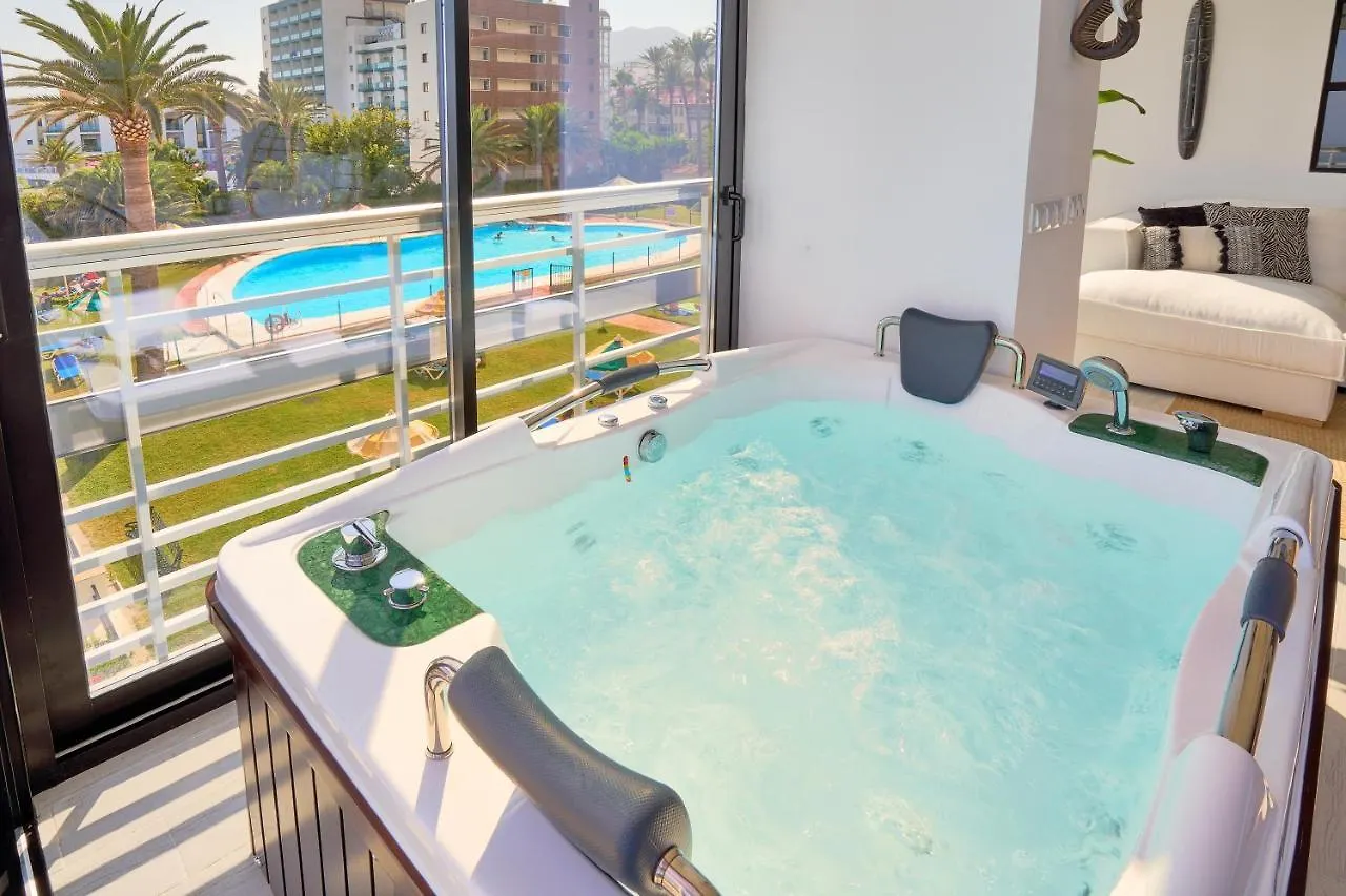 Savanna Beach. Amazing Apartment With Jacuzzi 托雷莫利诺斯