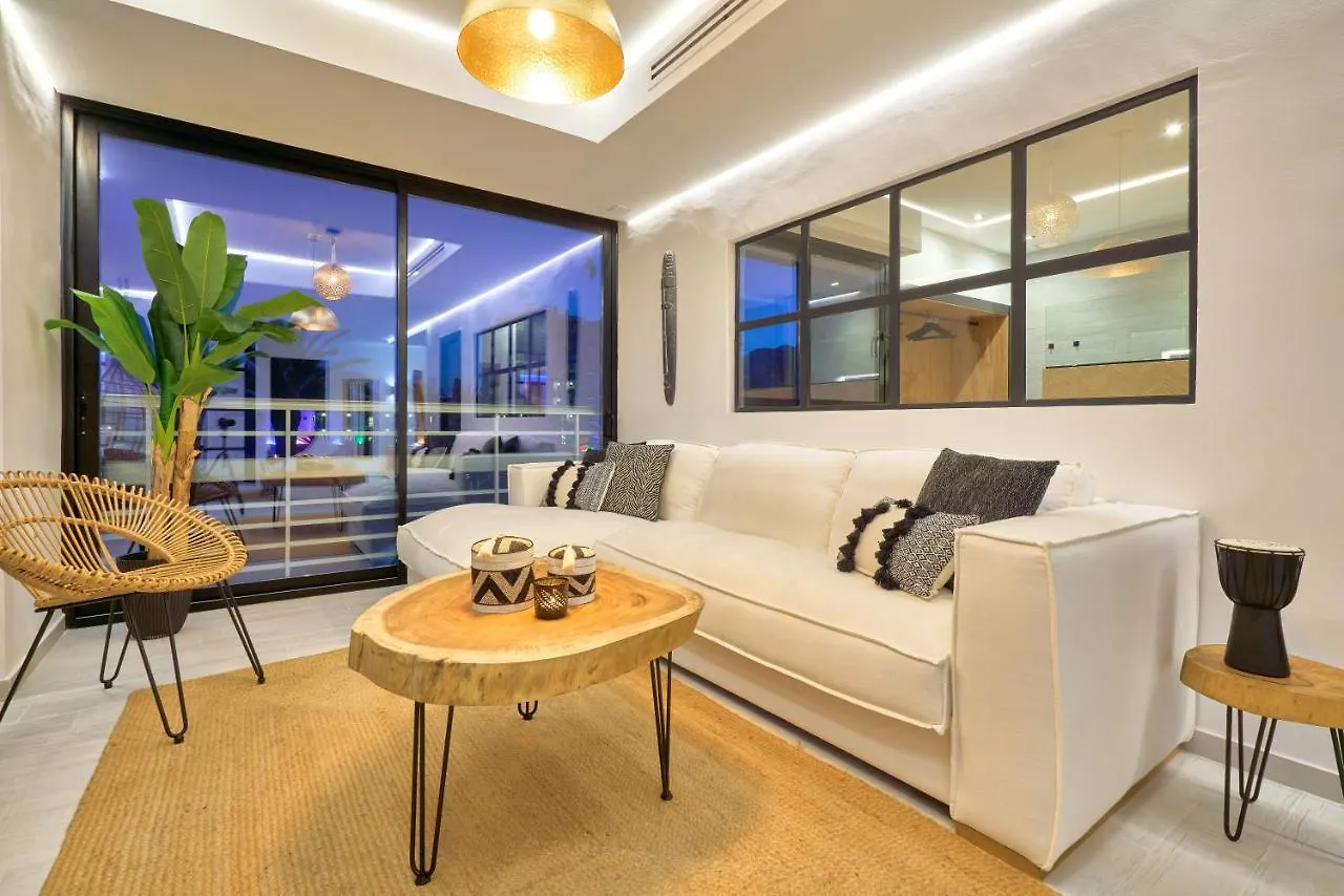 Savanna Beach. Amazing Apartment With Jacuzzi 托雷莫利诺斯 0*,